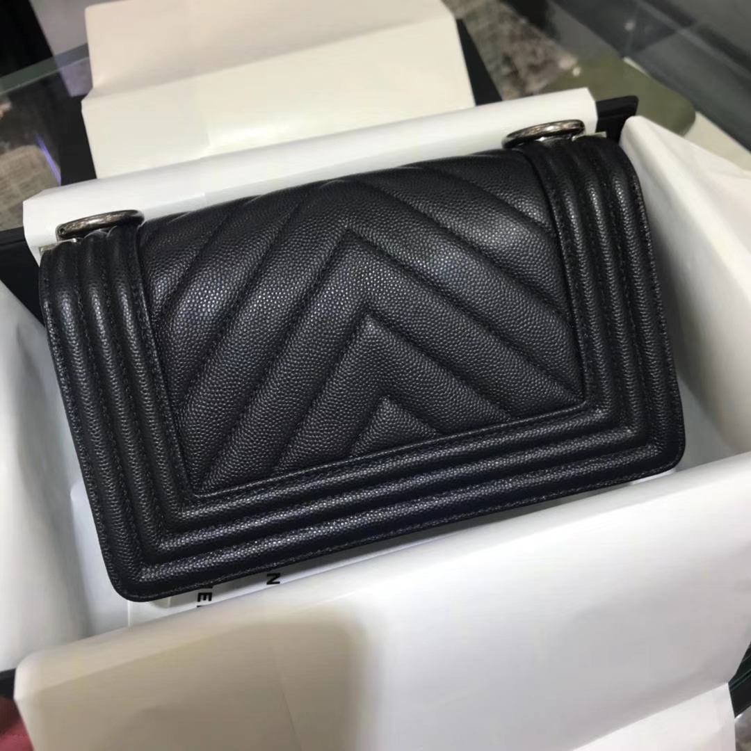 Chanel 香奈儿 Leboy Bag V款 小鱼子酱 黑色 20cm 复古银 现货