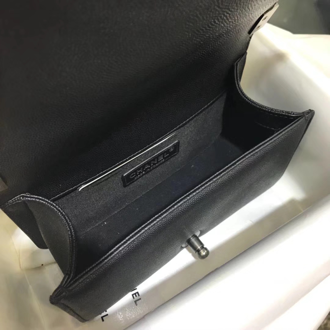 Chanel 香奈儿 Leboy Bag V款 小鱼子酱 黑色 20cm 复古银 现货