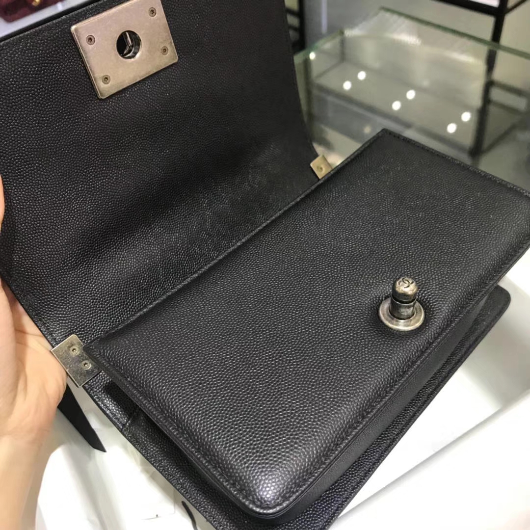 Chanel 香奈儿 Leboy Bag V款 小鱼子酱 黑色 20cm 复古银 现货