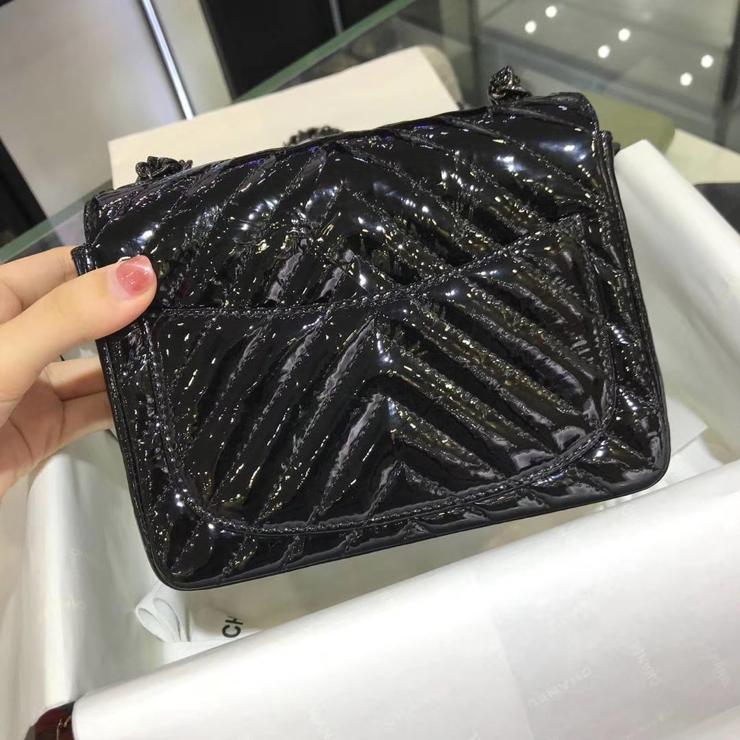 Chanel 香奈儿 V字绣 皱漆皮 黑色 方胖子 现货 