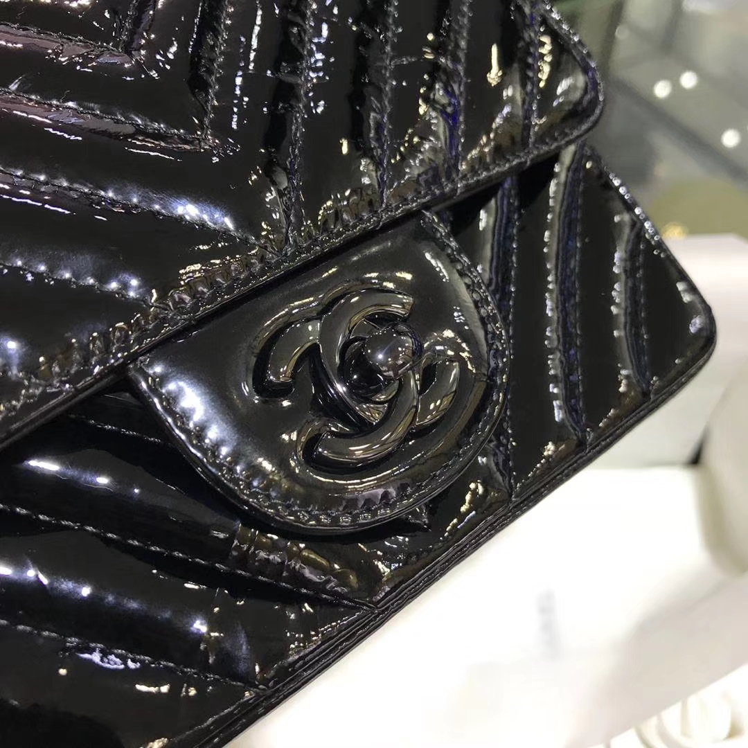 Chanel 香奈儿 V字绣 皱漆皮 黑色 方胖子 现货 