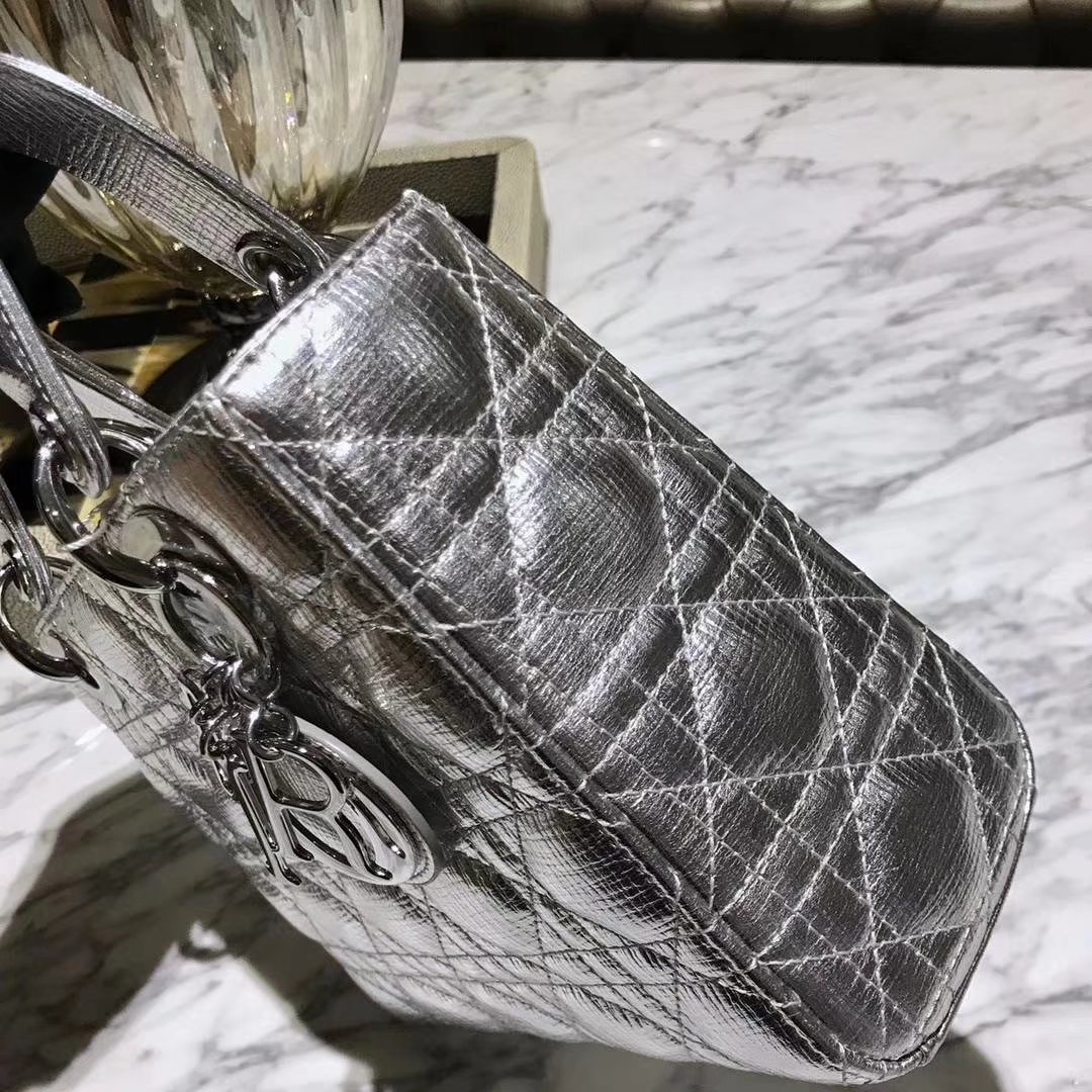 Dior 迪奥 Lady戴妃包 牛皮大象纹 金属银 翻盖式开口设计