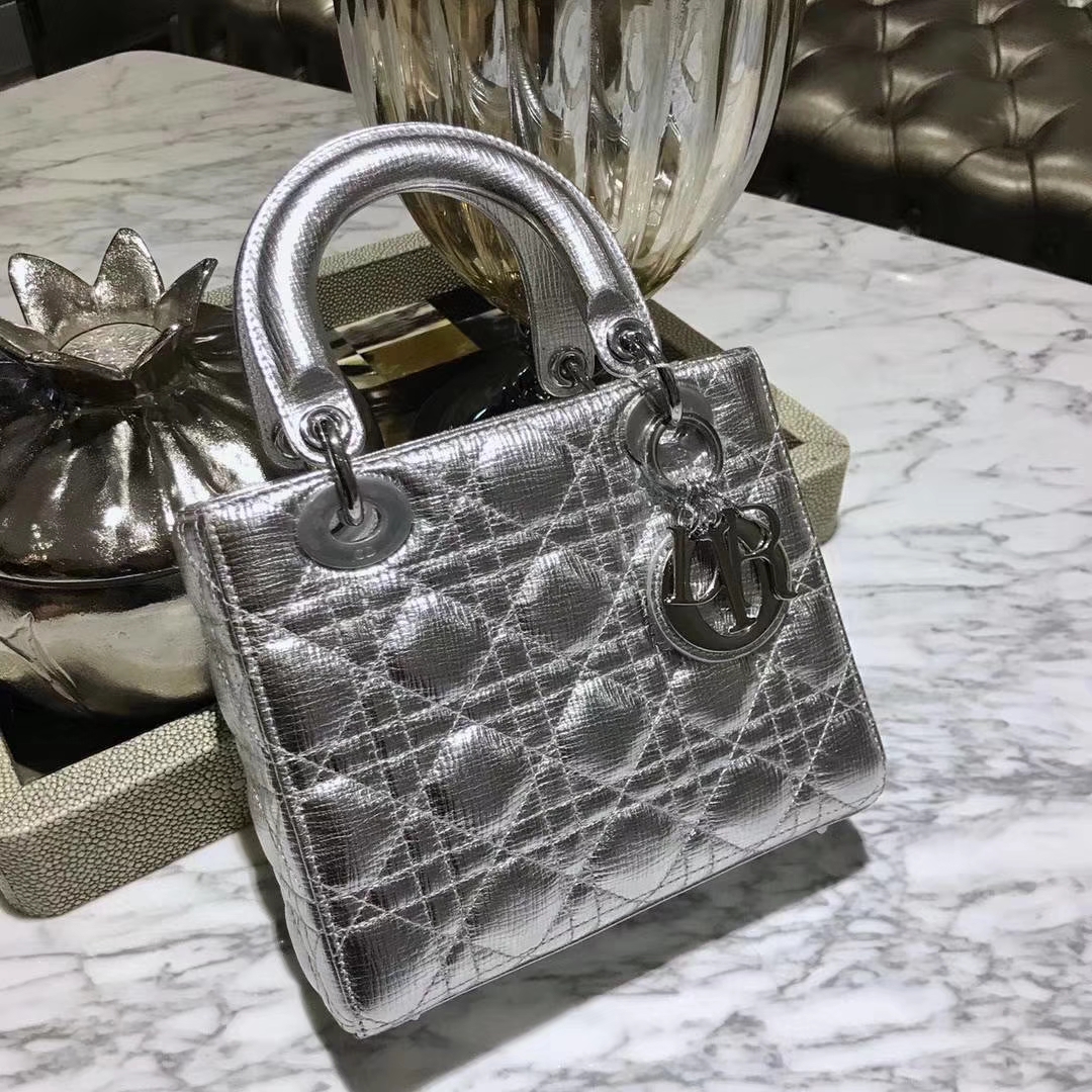 Dior 迪奥 Lady戴妃包 牛皮大象纹 金属银 翻盖式开口设计