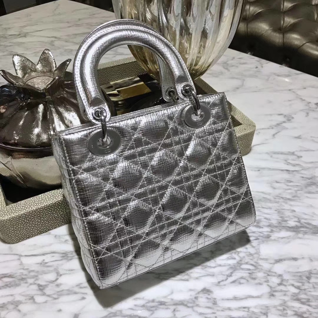 Dior 迪奥 Lady戴妃包 牛皮大象纹 金属银 翻盖式开口设计