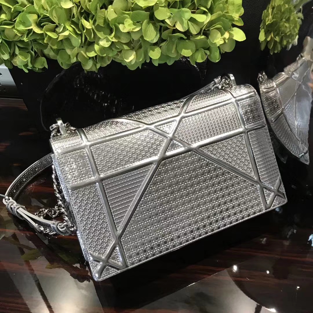 Dior 迪奥 销量主力军 腾格纹金属银 小手提包 DIORAMA
