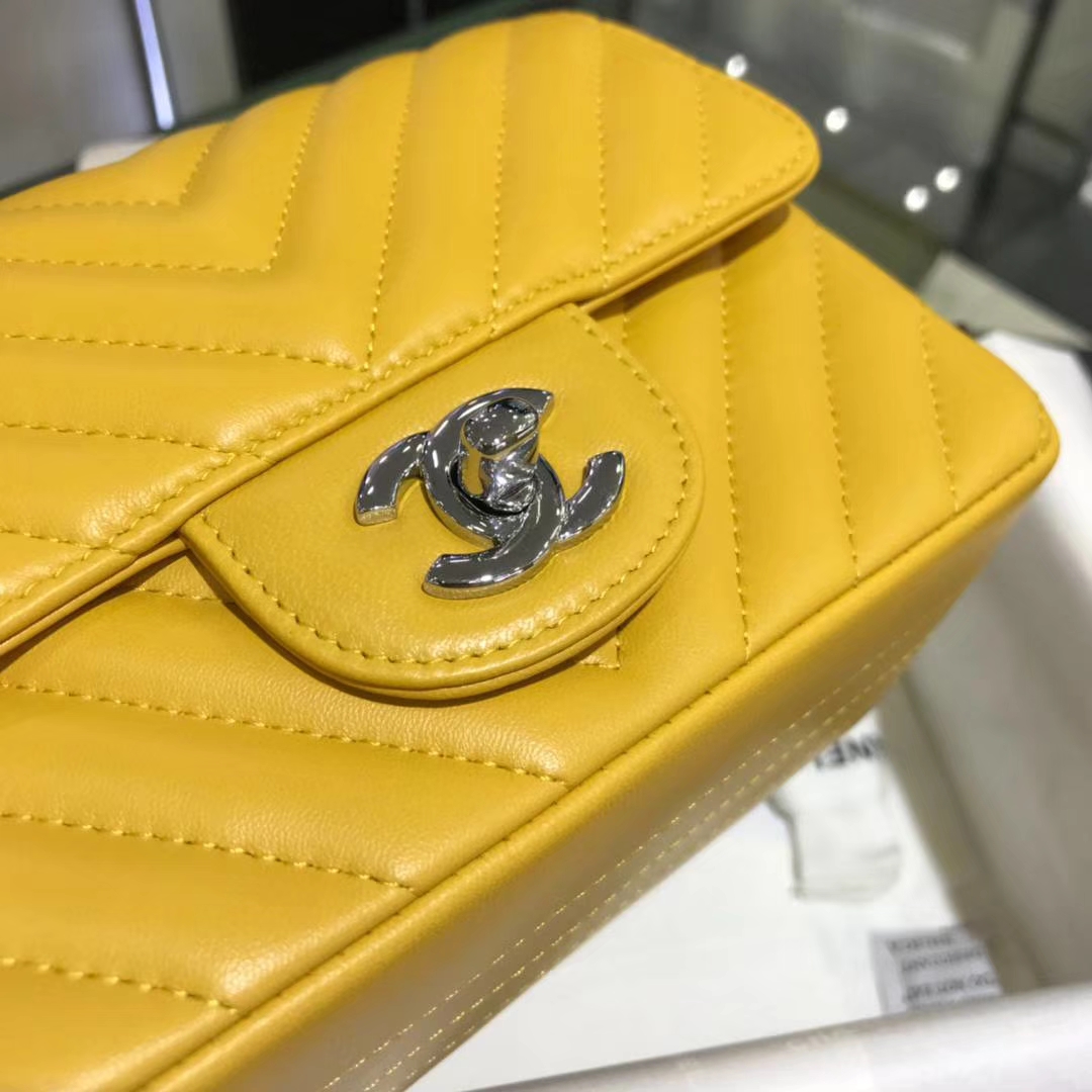 Chanel 香奈儿 V字绣 小羊皮 芒果黄 17cm 银色 现货