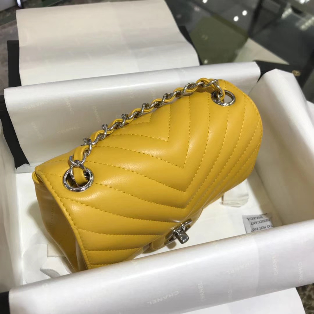 Chanel 香奈儿 V字绣 小羊皮 芒果黄 17cm 银色 现货