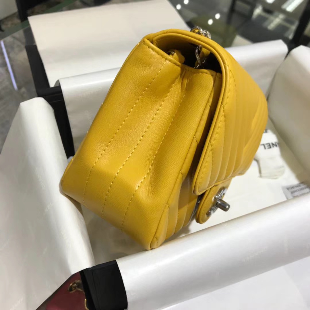Chanel 香奈儿 V字绣 小羊皮 芒果黄 17cm 银色 现货