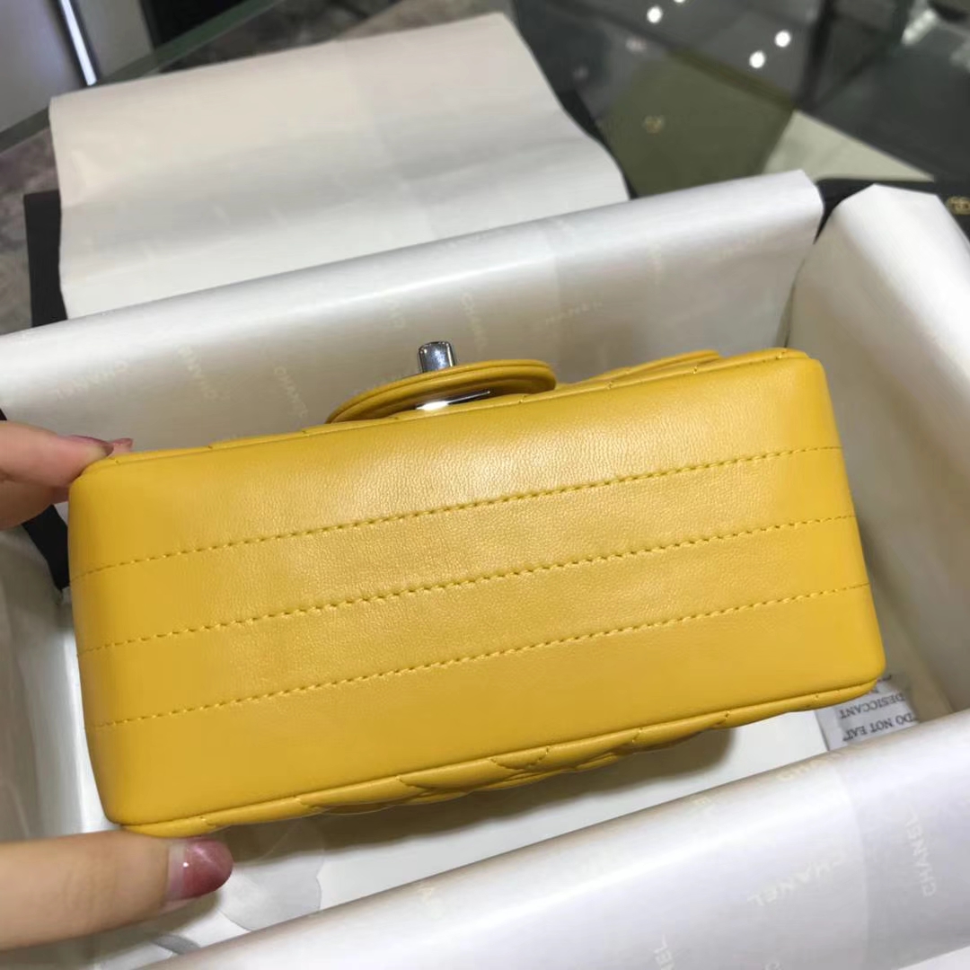 Chanel 香奈儿 V字绣 小羊皮 芒果黄 17cm 银色 现货
