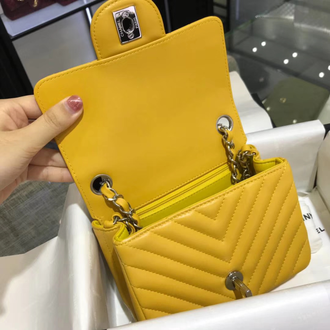 Chanel 香奈儿 V字绣 小羊皮 芒果黄 17cm 银色 现货