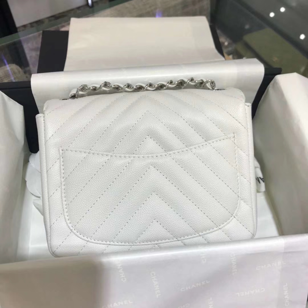 Chanel 香奈儿 V字绣 小鱼子酱 白色 银色 17cm 现货