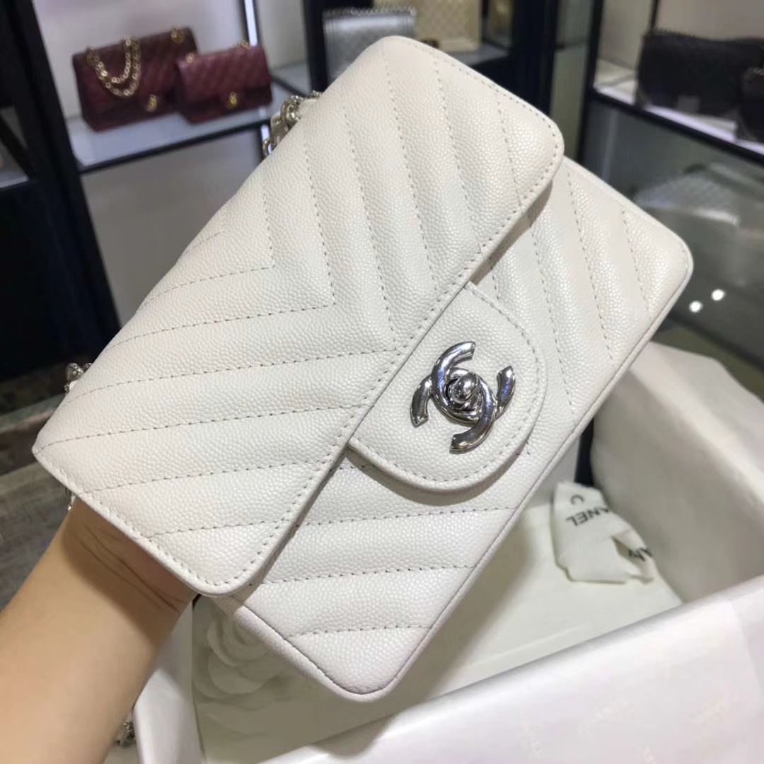 Chanel 香奈儿 V字绣 小鱼子酱 白色 银色 17cm 现货