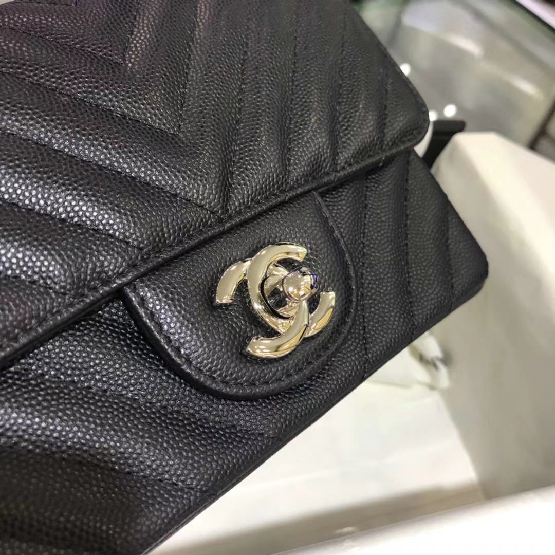 Chanel 香奈儿 V字绣 小鱼子酱 黑色 17cm 银色 现货