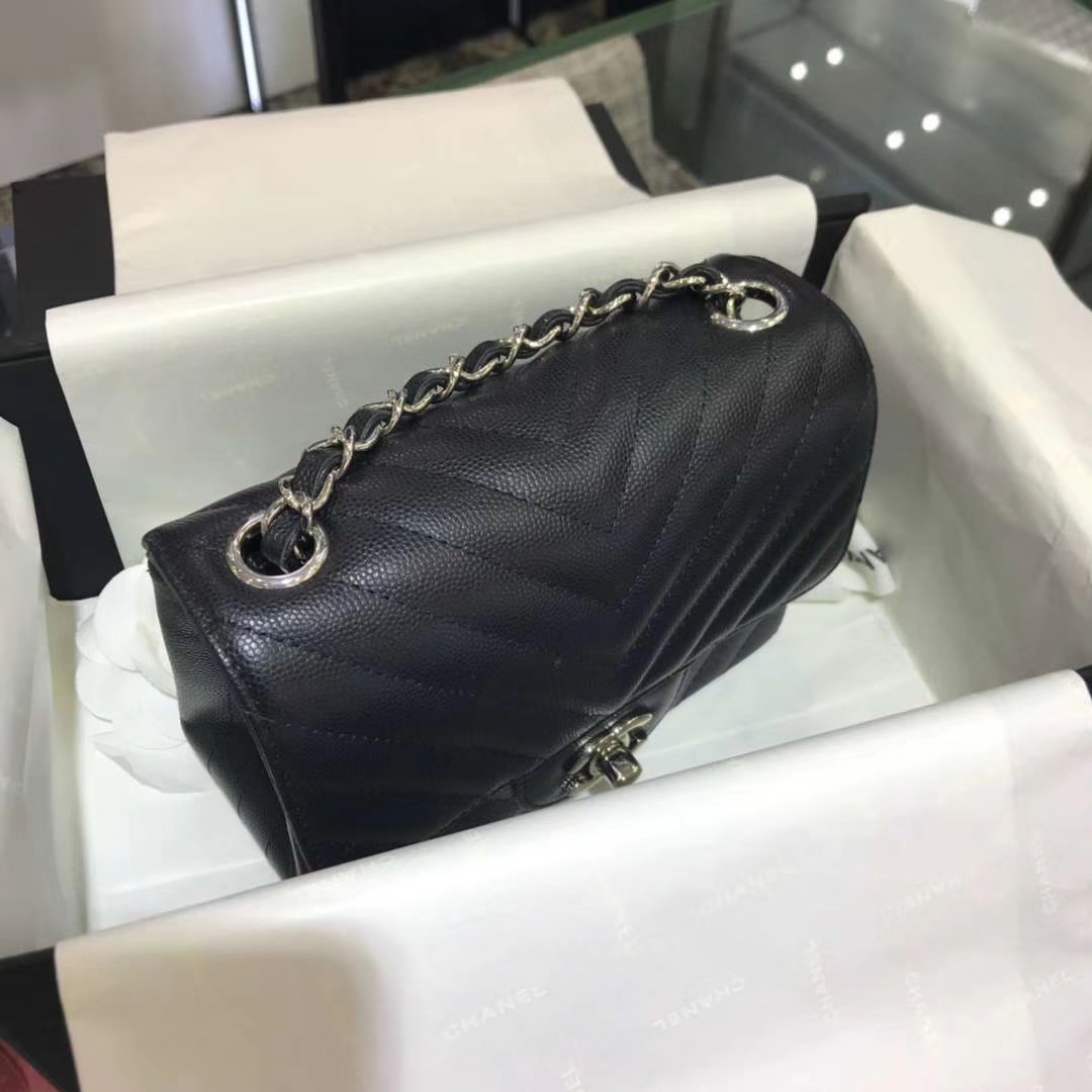 Chanel 香奈儿 V字绣 小鱼子酱 黑色 17cm 银色 现货