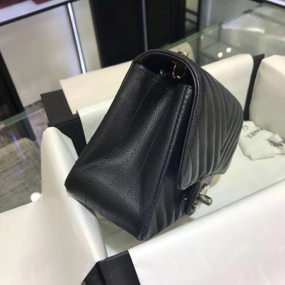 Chanel 香奈儿 V字绣 小鱼子酱 黑色 17cm 银色 现货