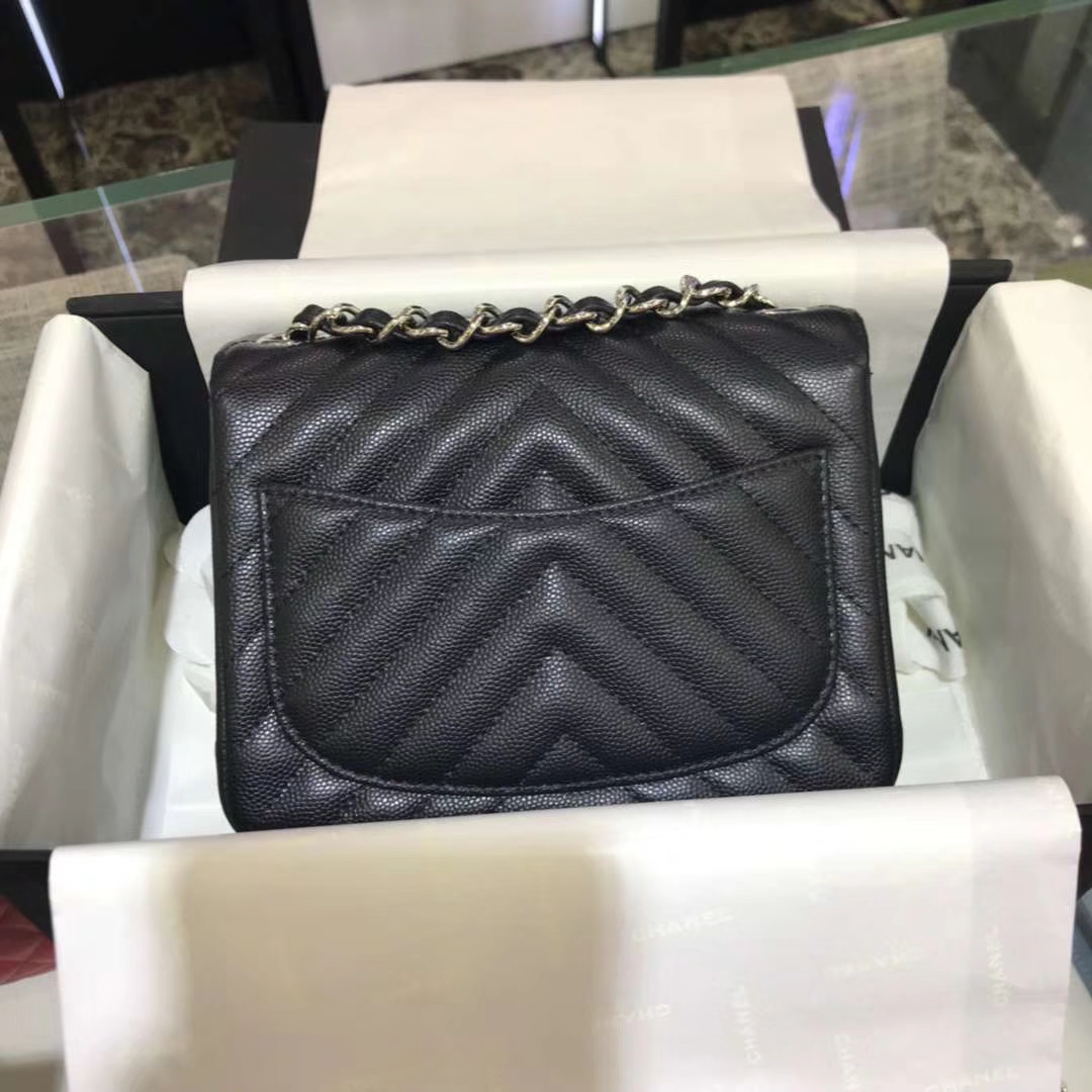 Chanel 香奈儿 V字绣 小鱼子酱 黑色 17cm 银色 现货