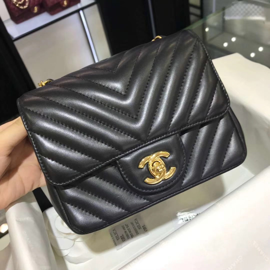 Chanel 香奈儿 V字绣 小羊皮 黑色 17cm 金色 现货