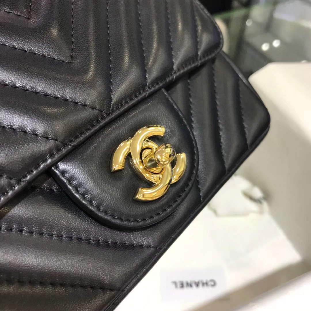 Chanel 香奈儿 V字绣 小羊皮 黑色 17cm 金色 现货