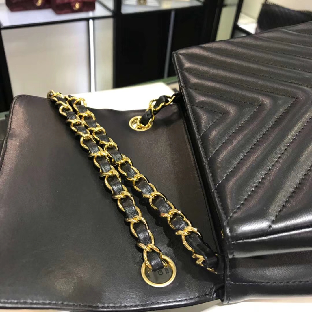 Chanel 香奈儿 V字绣 小羊皮 黑色 17cm 金色 现货