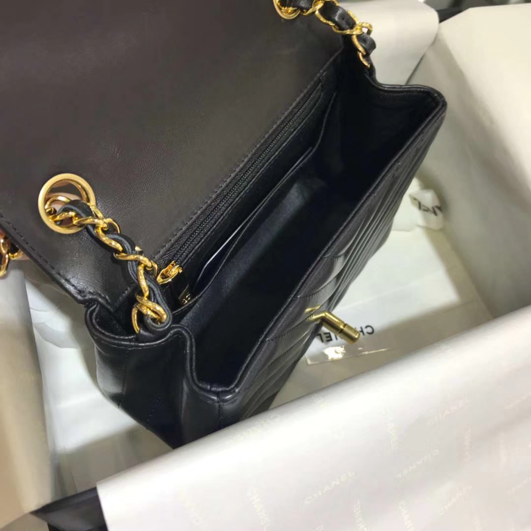 Chanel 香奈儿 V字绣 小羊皮 黑色 17cm 金色 现货