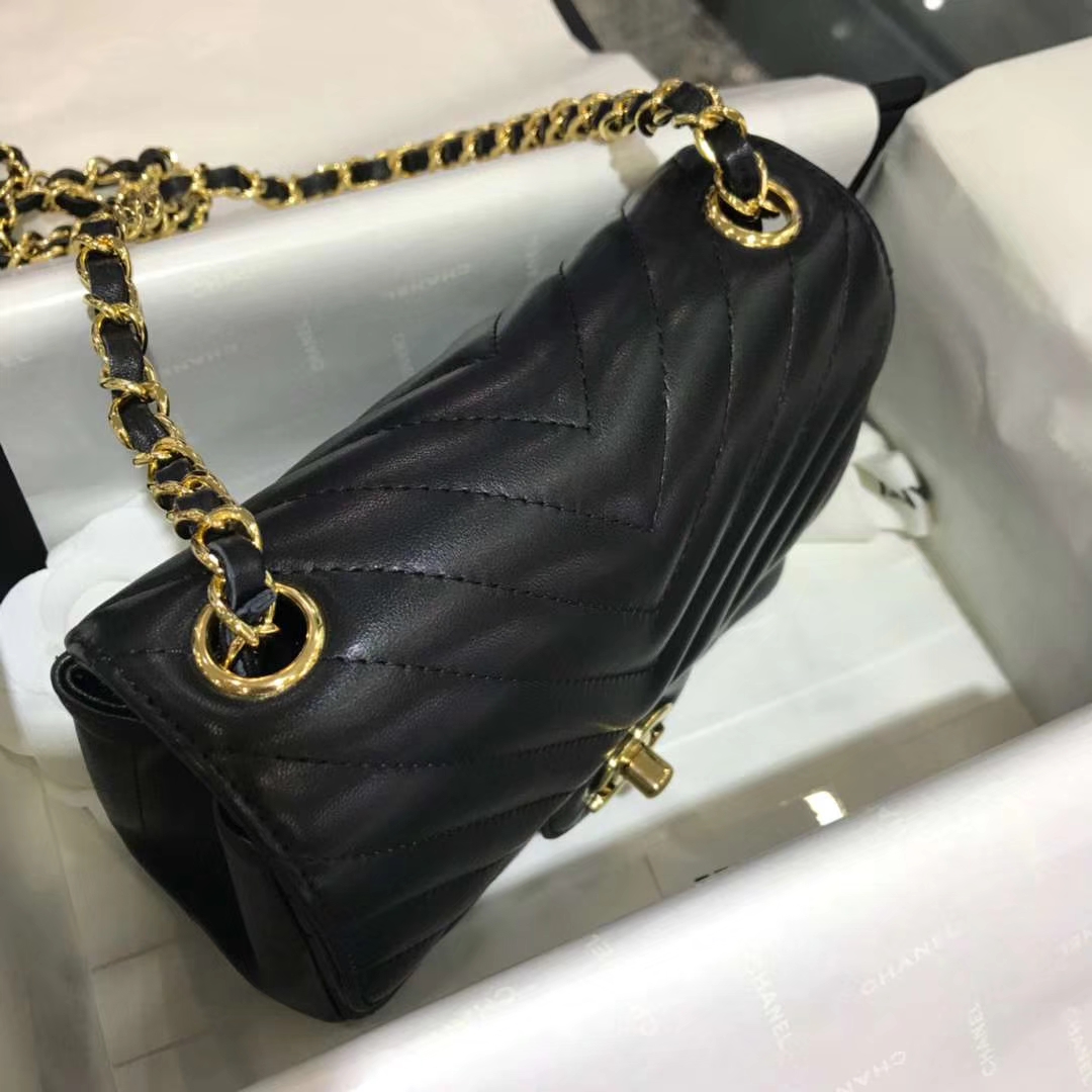 Chanel 香奈儿 V字绣 小羊皮 黑色 17cm 金色 现货