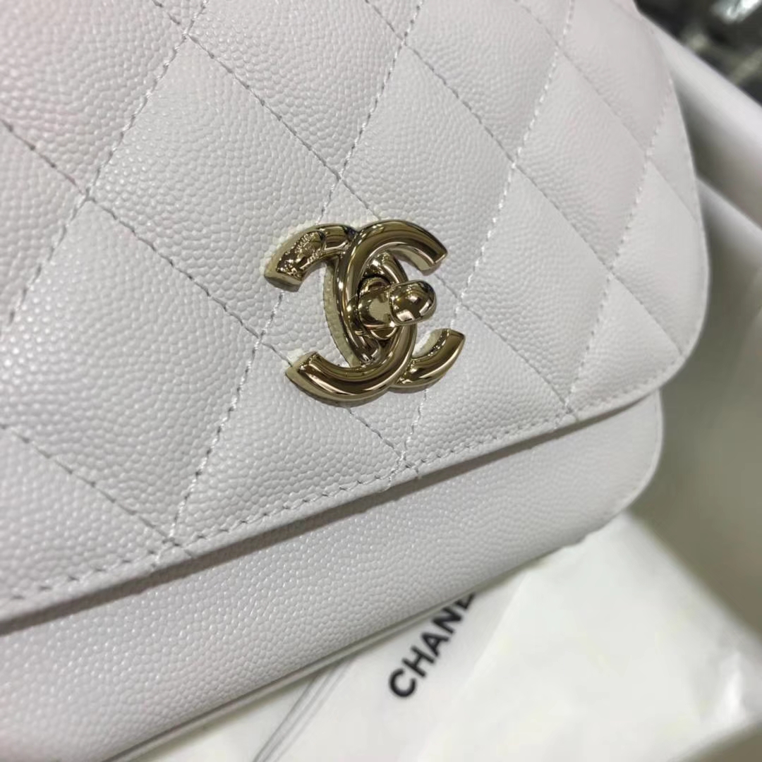 Chanel香奈儿 邮差包 20cm 纯白色 进口小鱼子酱 香槟五金 现货
