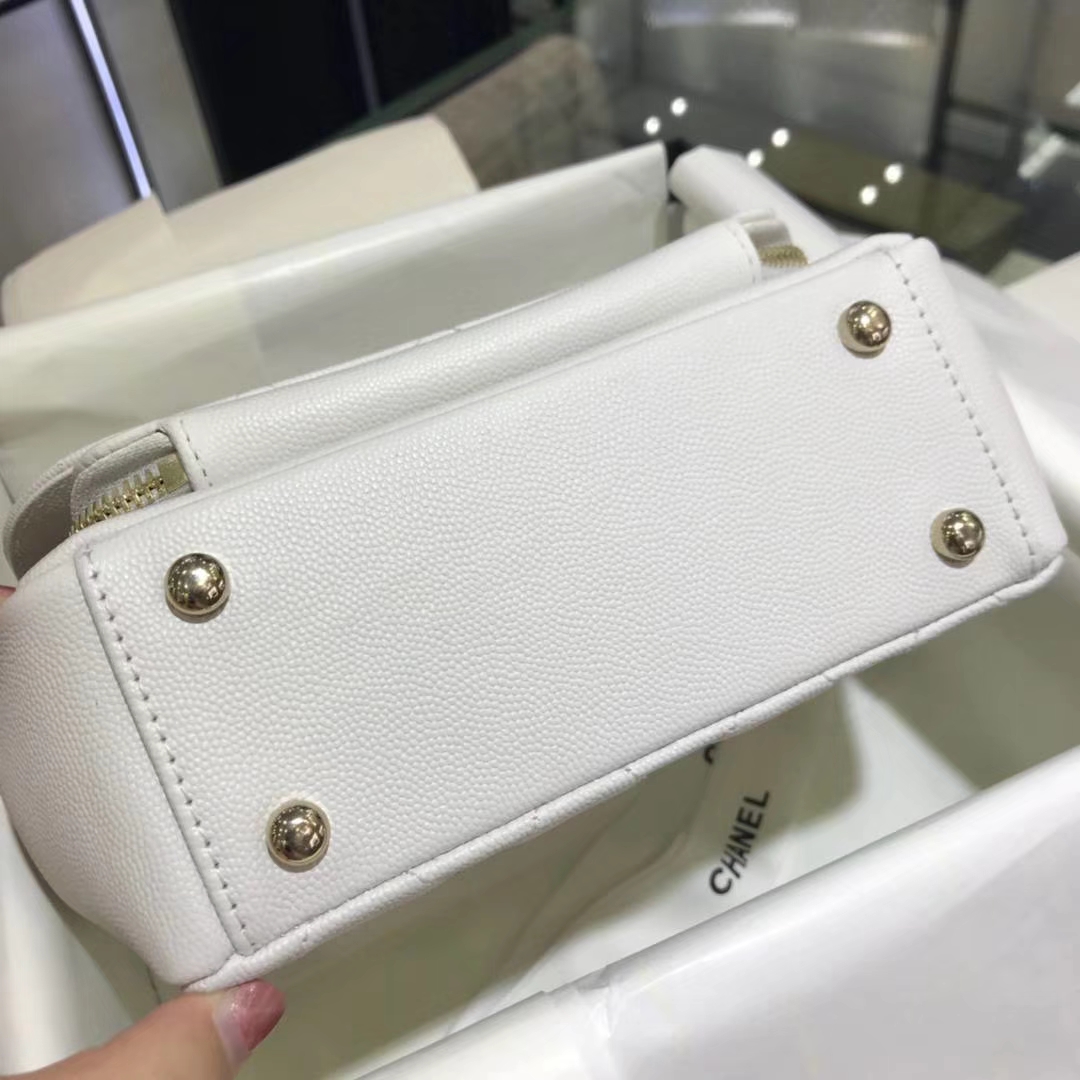 Chanel香奈儿 邮差包 20cm 纯白色 进口小鱼子酱 香槟五金 现货