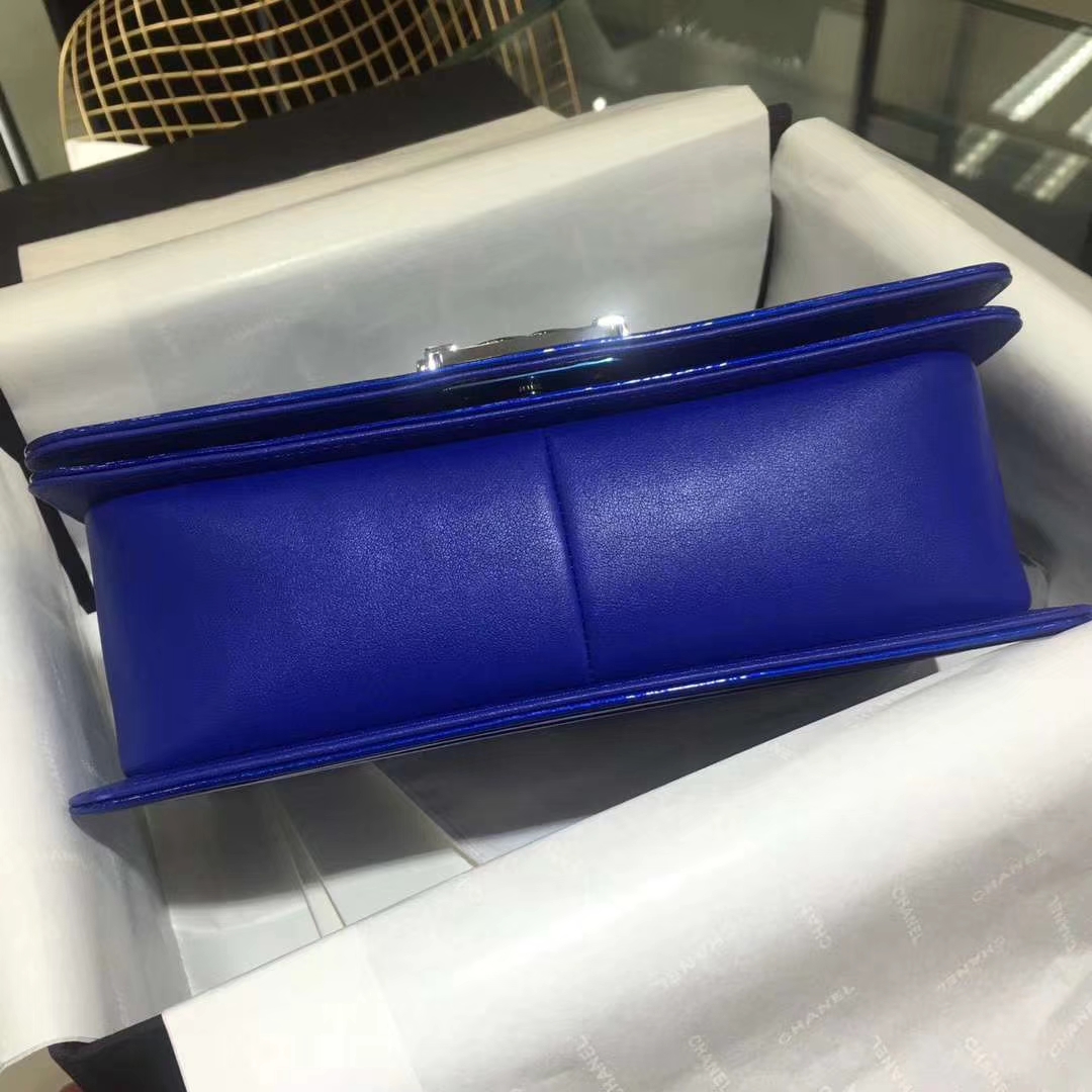 Chanel 香奈儿 Leboy 漆皮 电光蓝 25cm 银扣 现货