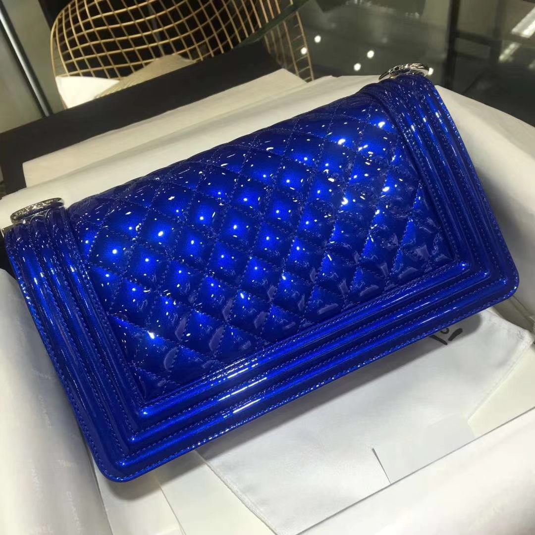 Chanel 香奈儿 Leboy 漆皮 电光蓝 25cm 银扣 现货