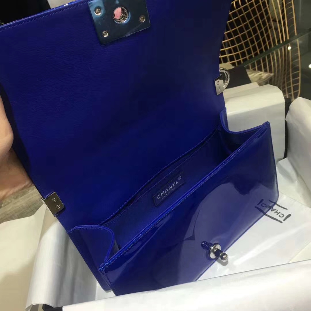 Chanel 香奈儿 Leboy 漆皮 电光蓝 25cm 银扣 现货