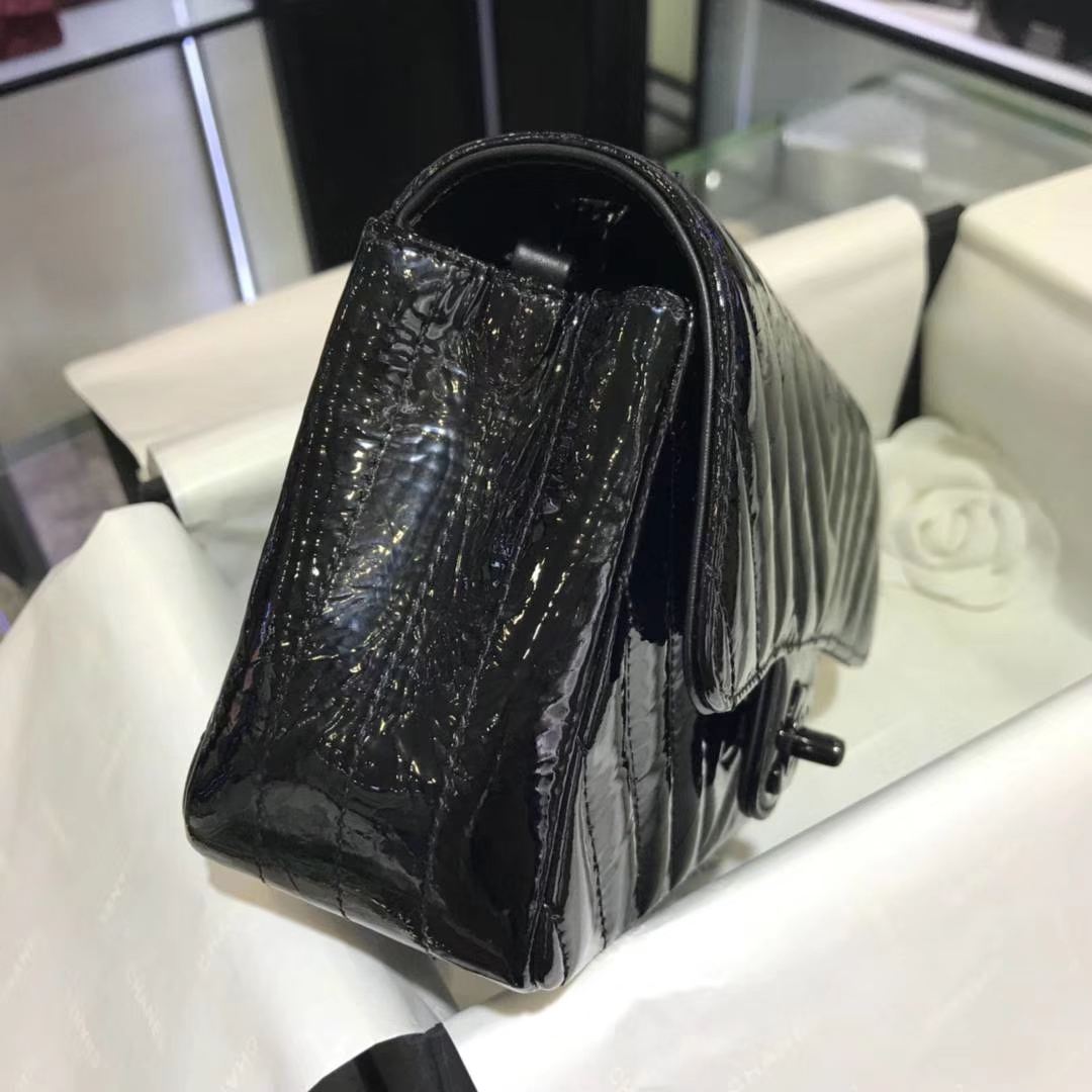 Chanel 香奈儿 V字绣 皱漆皮 黑色 20cm 黑扣