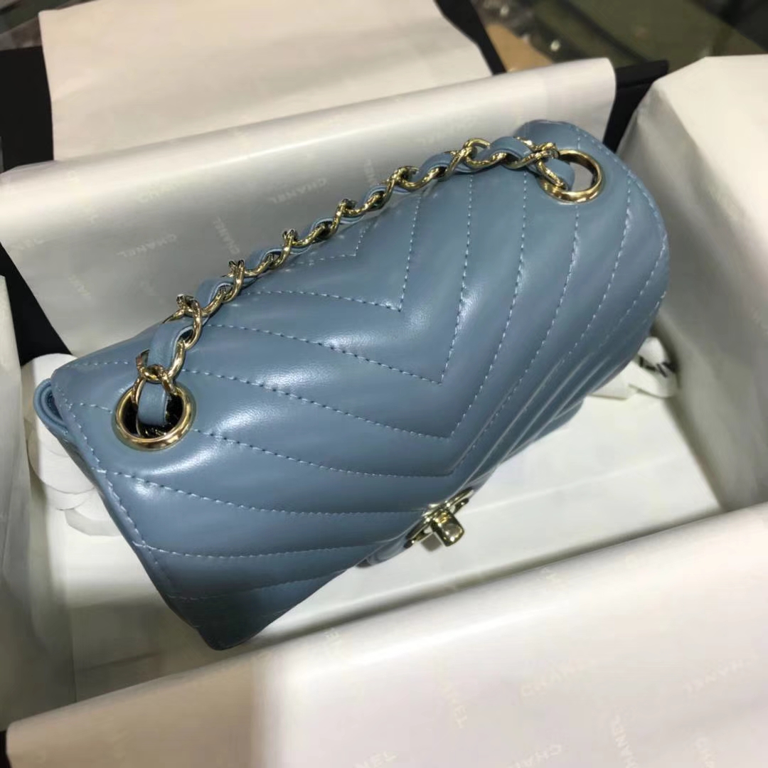 Chanel 香奈儿 V字绣 小羊皮 梦幻蓝 17cm 香槟金