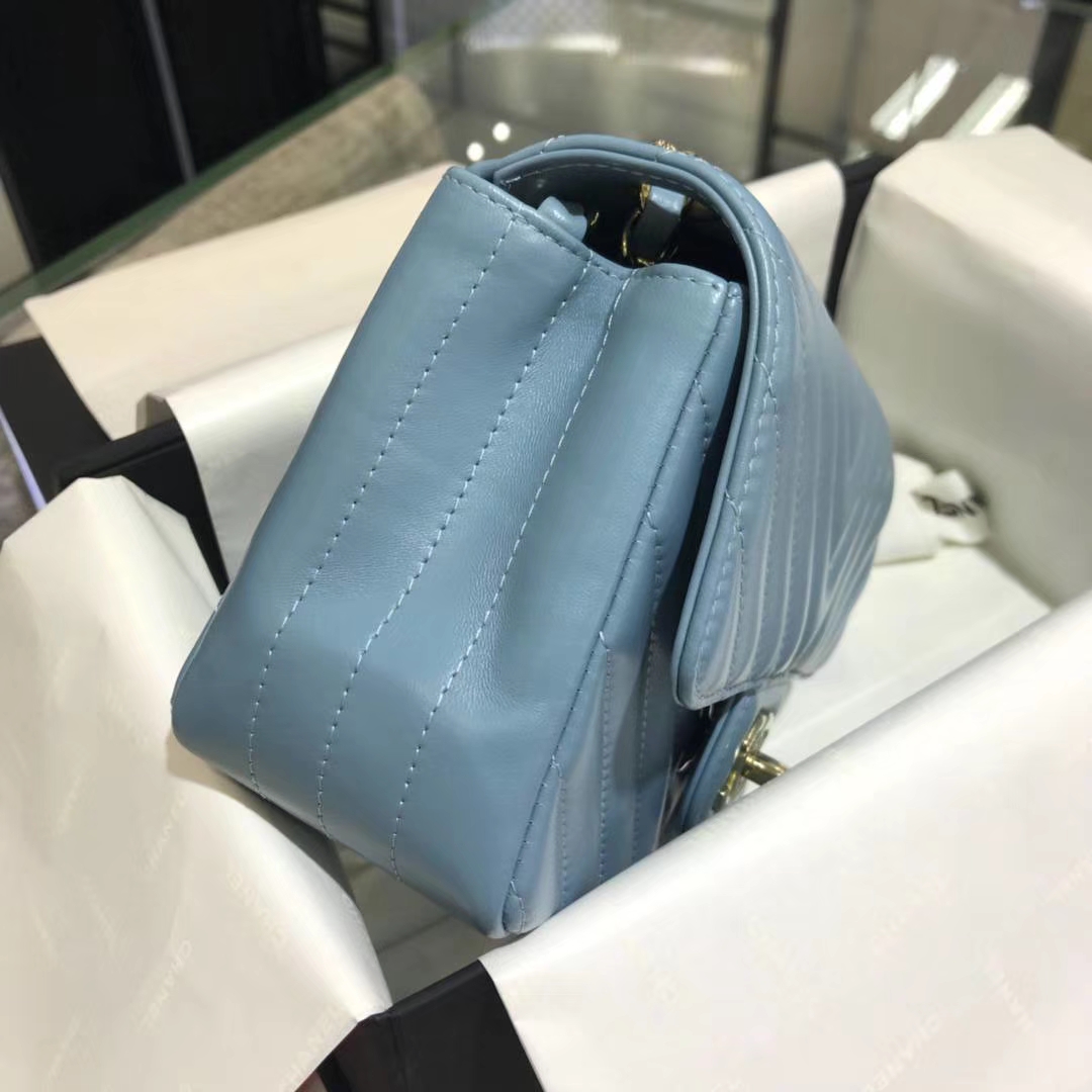 Chanel 香奈儿 V字绣 小羊皮 梦幻蓝 17cm 香槟金