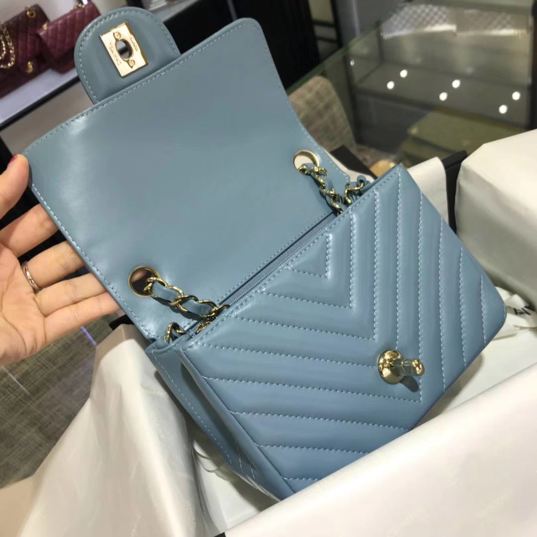Chanel 香奈儿 V字绣 小羊皮 梦幻蓝 17cm 香槟金
