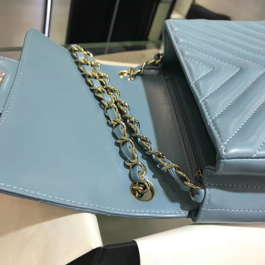 Chanel 香奈儿 V字绣 小羊皮 梦幻蓝 17cm 香槟金