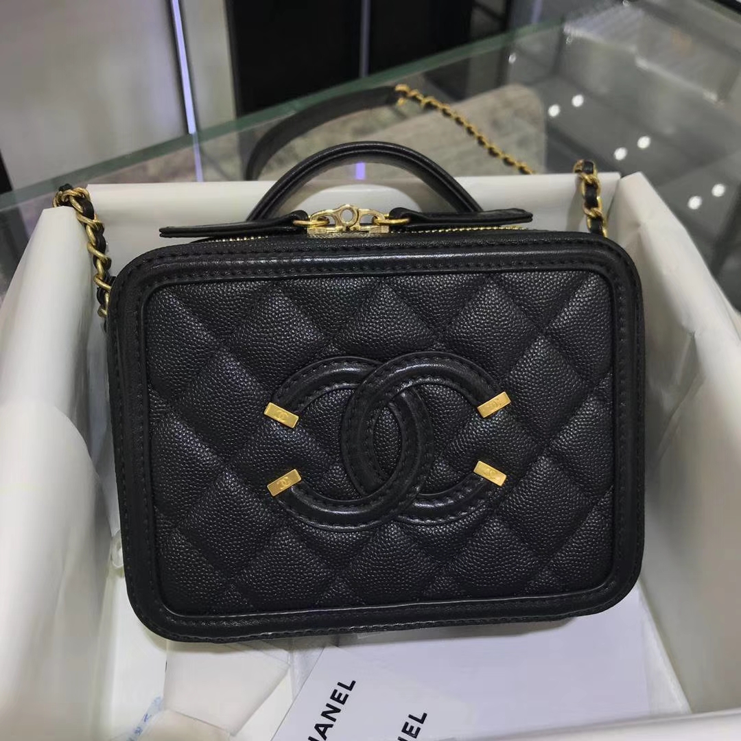 Chanel 2018 新款 化妆包  17cm 原厂皮小鱼子酱 黑色