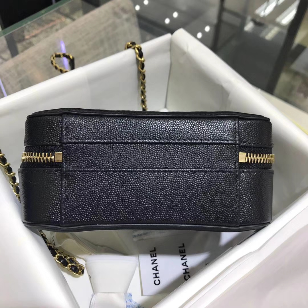 Chanel 2018 新款 化妆包  17cm 原厂皮小鱼子酱 黑色
