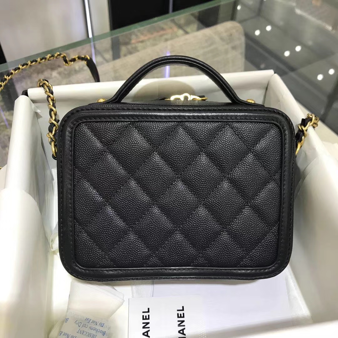 Chanel 2018 新款 化妆包  17cm 原厂皮小鱼子酱 黑色