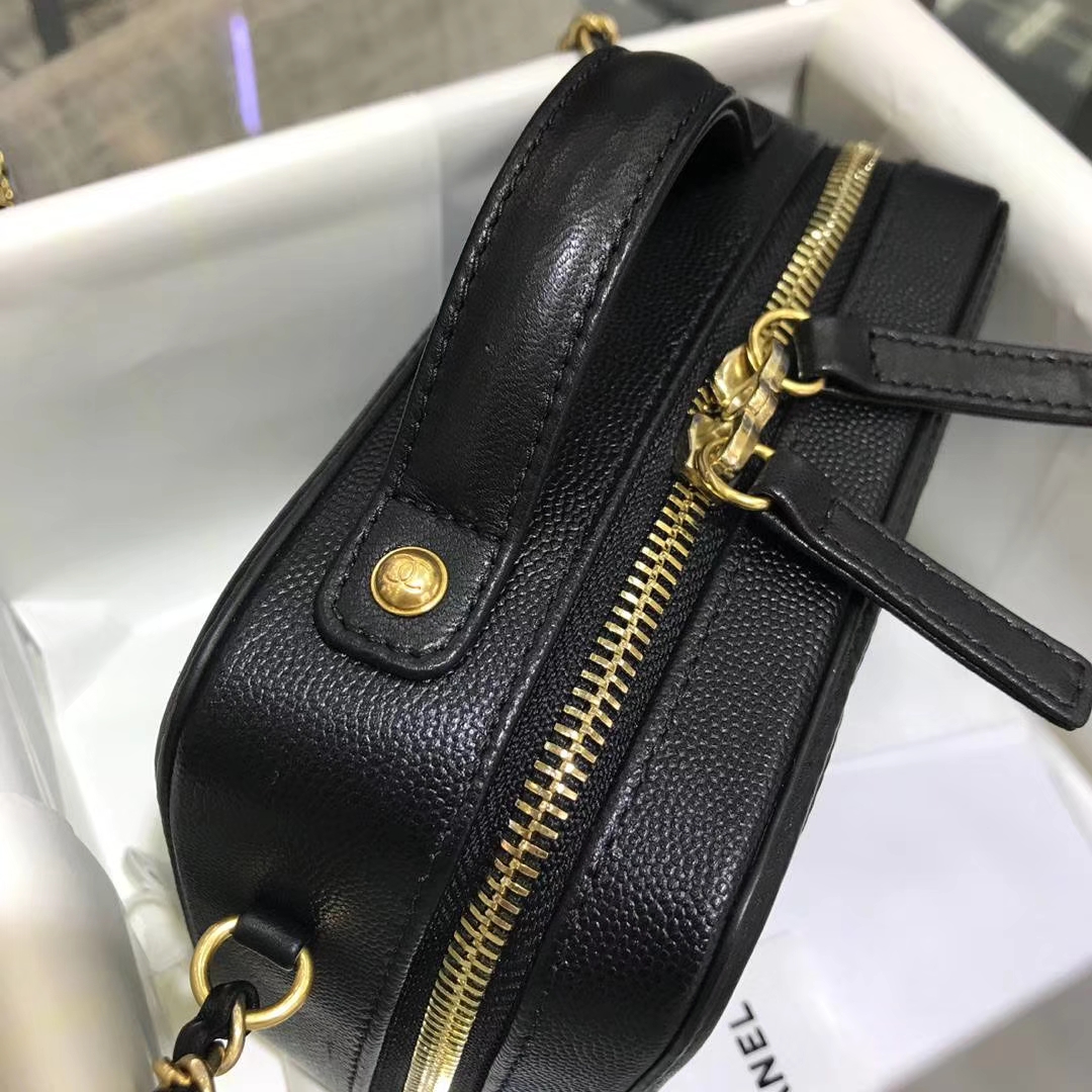 Chanel 2018 新款 化妆包  17cm 原厂皮小鱼子酱 黑色