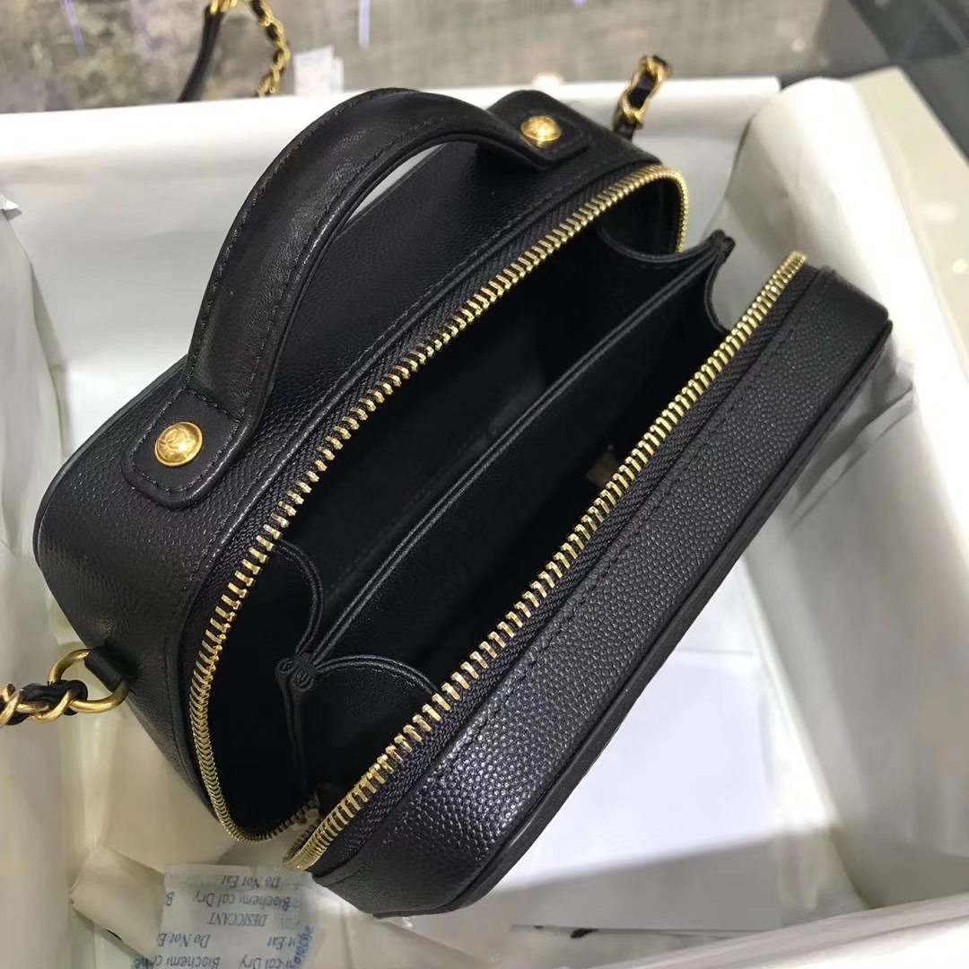 Chanel 2018 新款 化妆包  17cm 原厂皮小鱼子酱 黑色