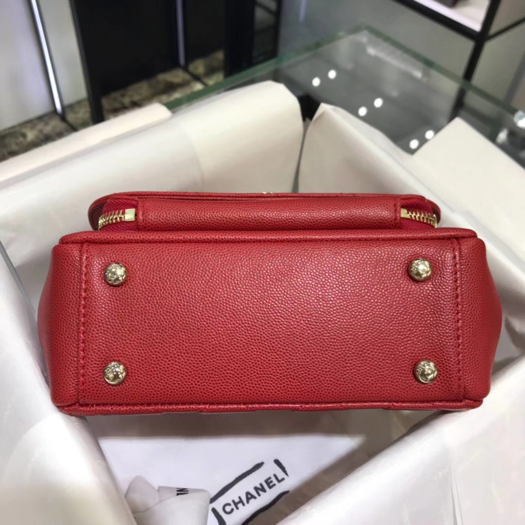 Chanel 2018 新款 邮差包  20cm～原厂皮小鱼子酱 大红色