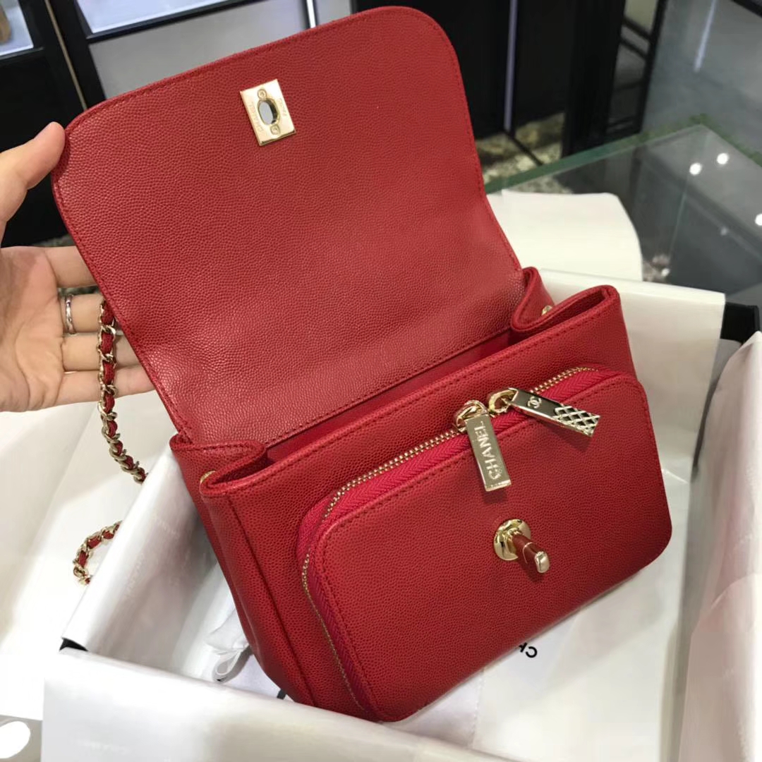 Chanel 2018 新款 邮差包  20cm～原厂皮小鱼子酱 大红色