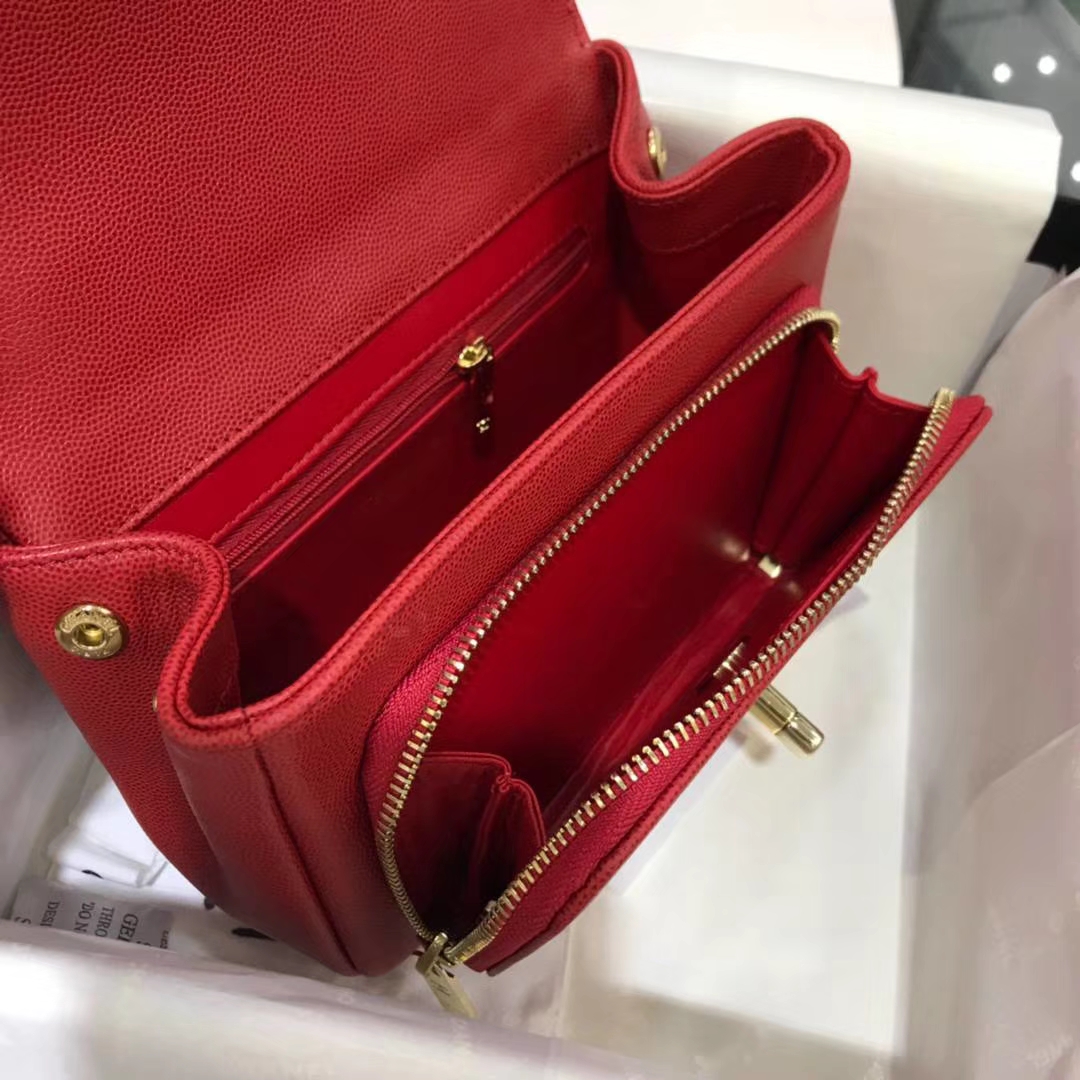 Chanel 2018 新款 邮差包  20cm～原厂皮小鱼子酱 大红色
