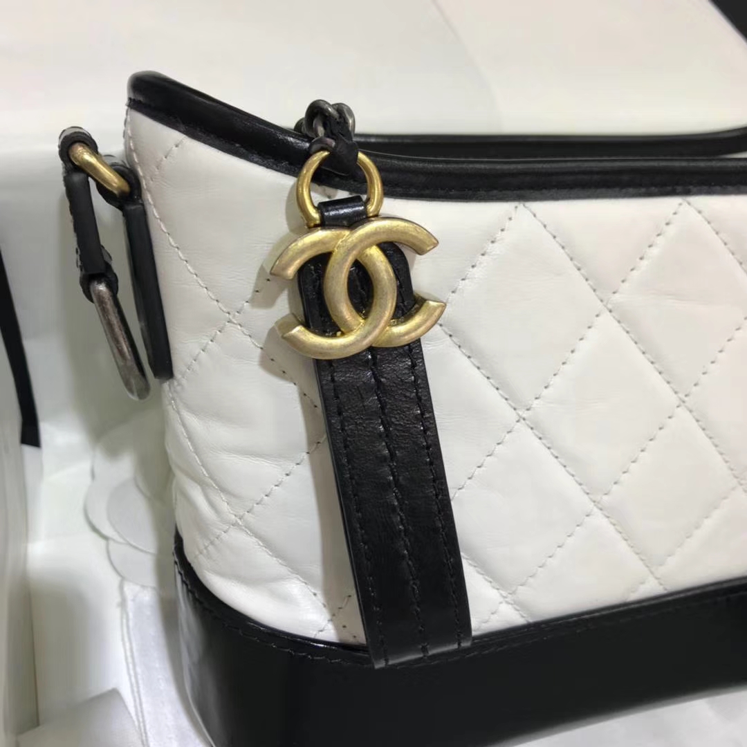 Chanel 香奈儿 Gabrielle 20cm 原厂树膏皮 白色