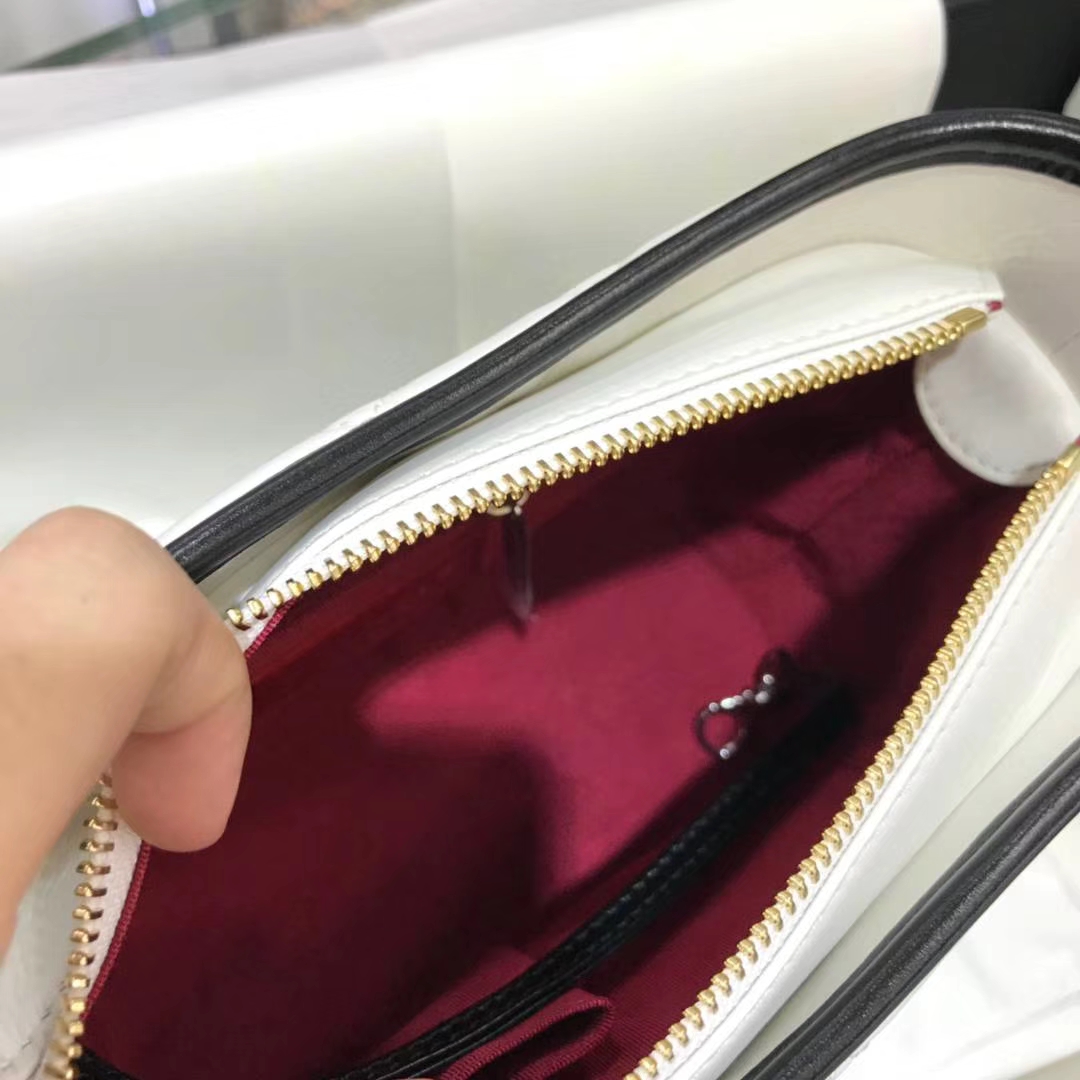 Chanel 香奈儿 Gabrielle 20cm 原厂树膏皮 白色