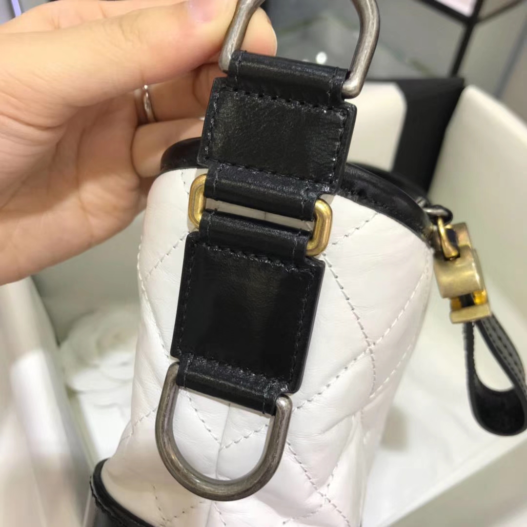 Chanel 香奈儿 Gabrielle 20cm 原厂树膏皮 白色
