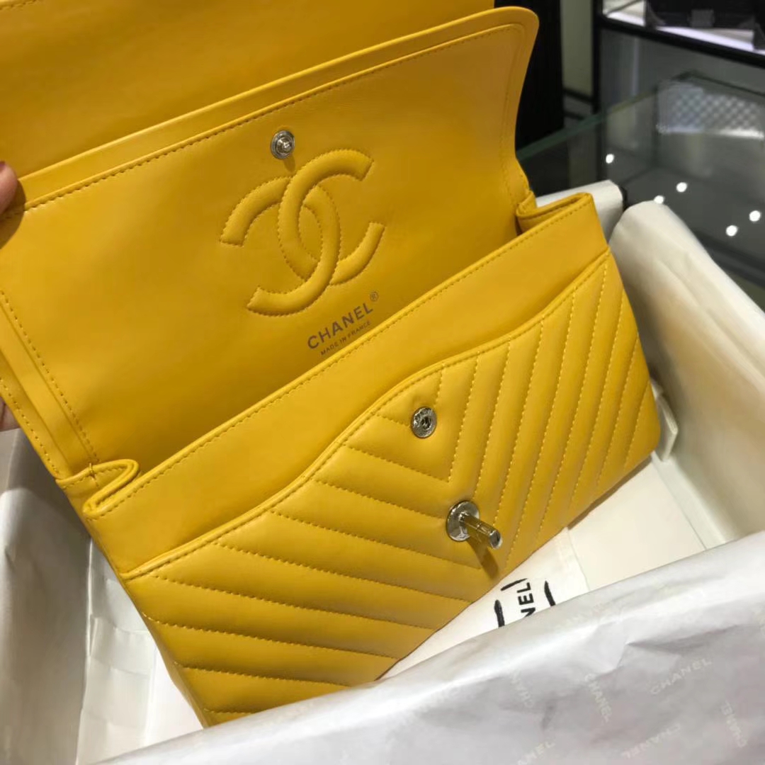 Chanel 香奈儿 V字绣系列 25cm 原厂皮小羊皮 芒果黄 出货