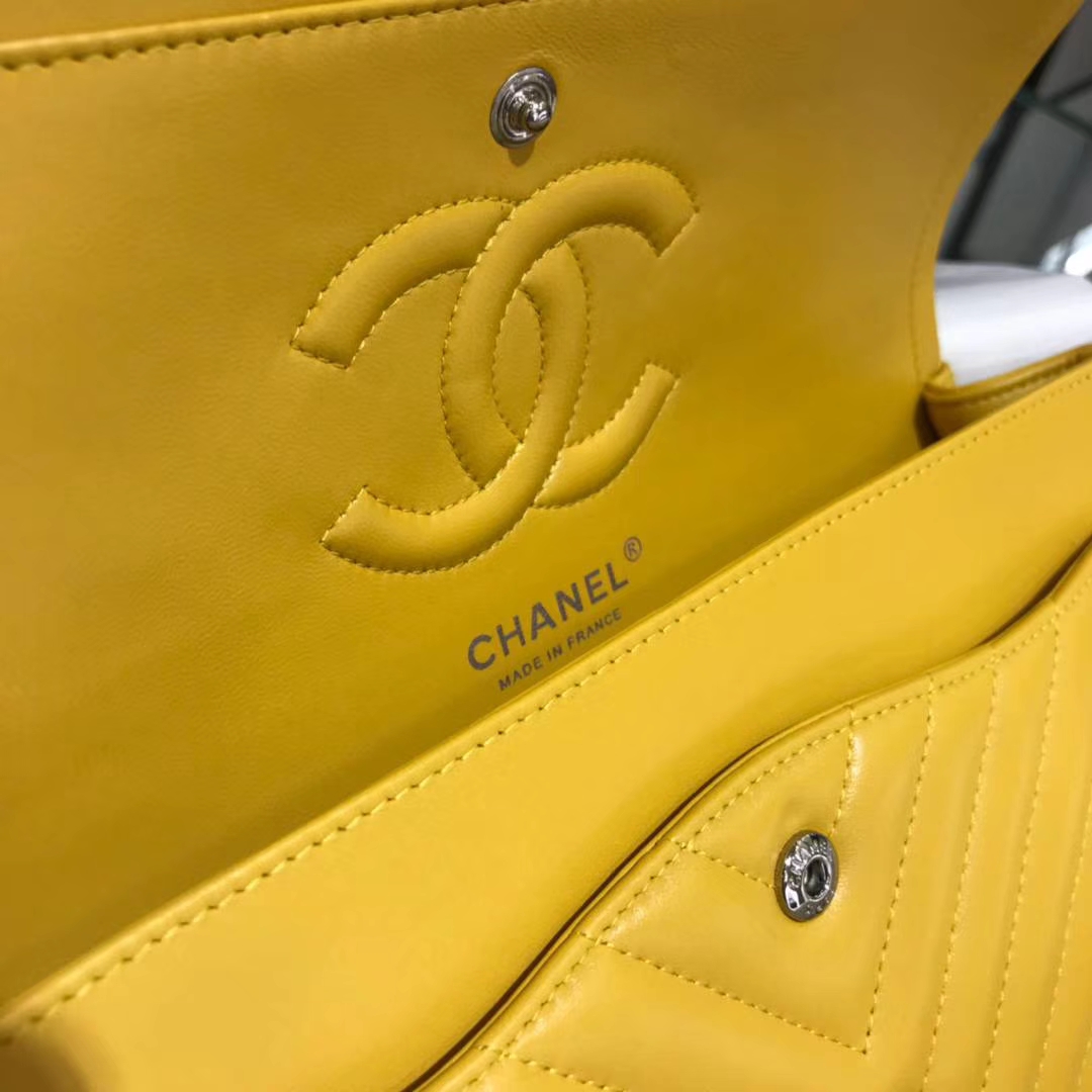 Chanel 香奈儿 V字绣系列 25cm 原厂皮小羊皮 芒果黄 出货