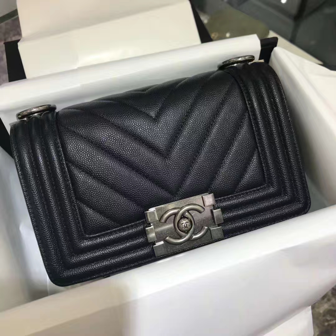 Chanel 香奈儿 Leboy Bag V款 小鱼子酱 黑色 20cm 复古银