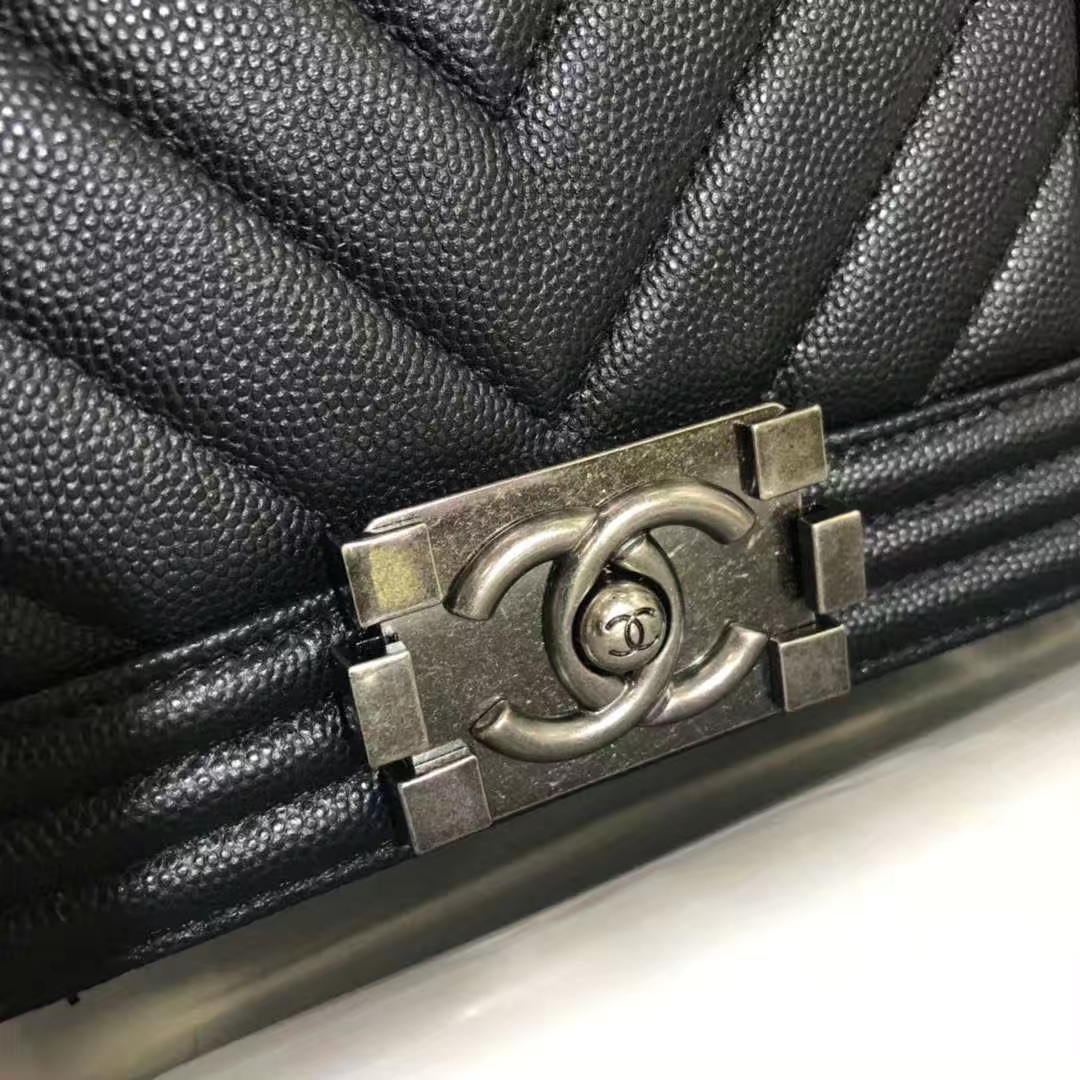 Chanel 香奈儿 Leboy Bag V款 小鱼子酱 黑色 20cm 复古银